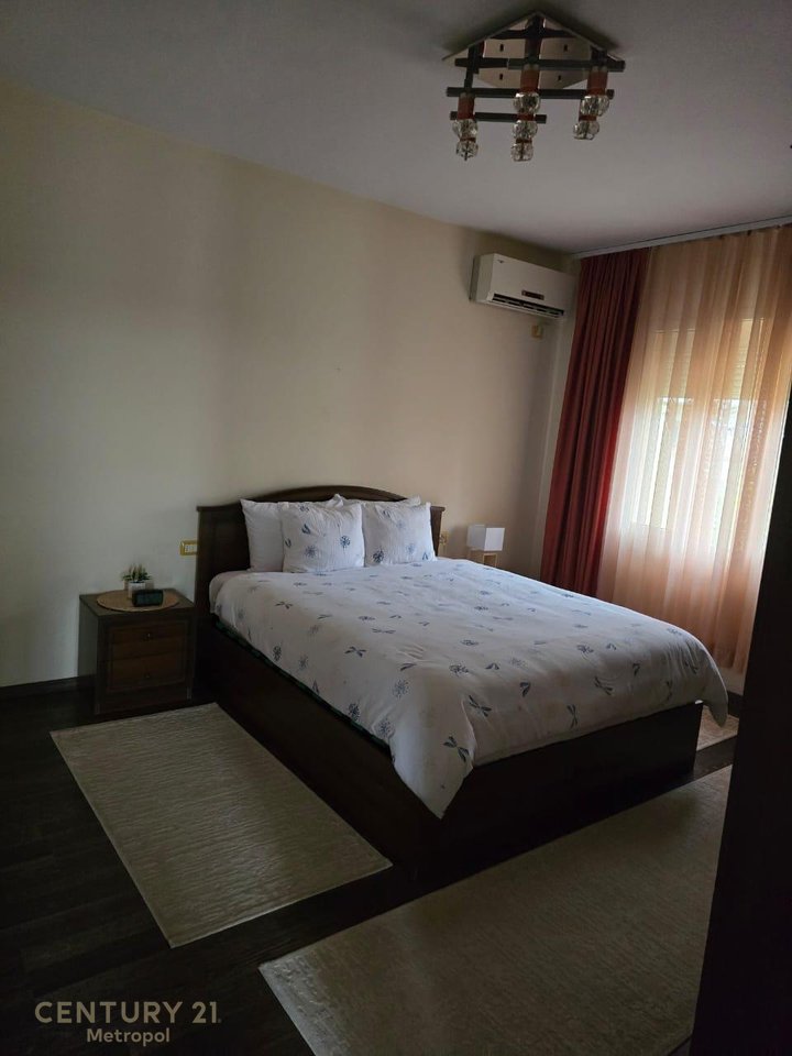 Jepet me qira kati i dytë i një vile, 2+1 – Pas Shkollës së Kuqe