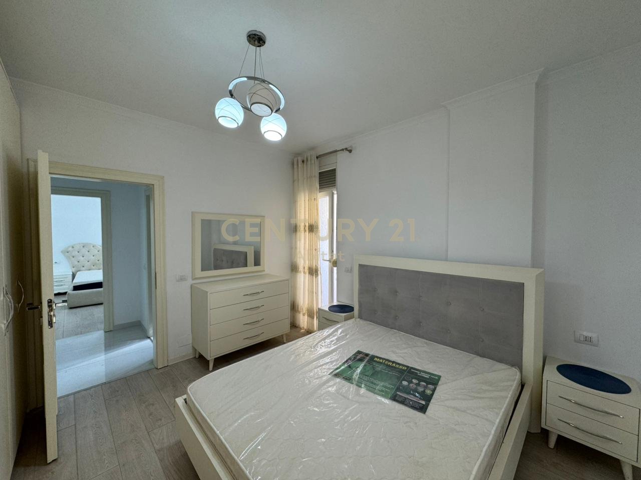 SUPER APARTAMENT 2+1+2+3 BALLKONE+ 2 Poste PARKIMI PER SHITJE