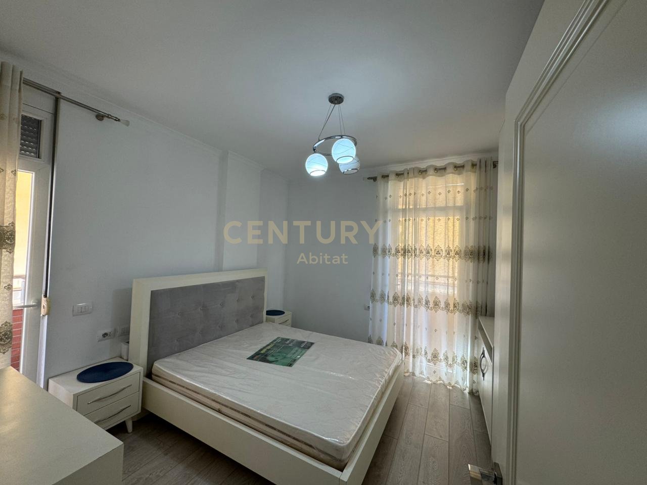 SUPER APARTAMENT 2+1+2+3 BALLKONE+ 2 Poste PARKIMI PER SHITJE