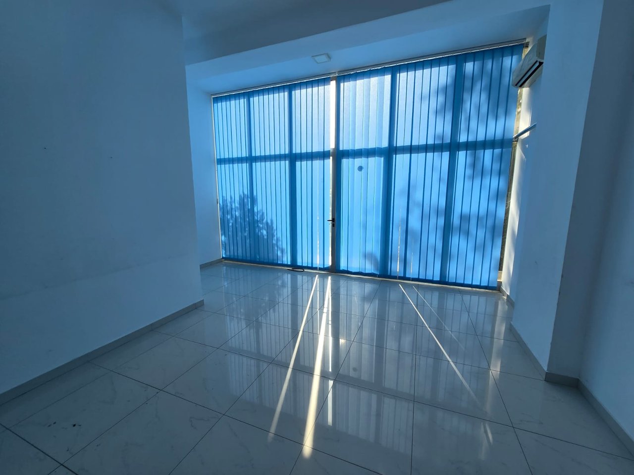 NJESI E ORGANIZUAR NE DY KATE,PER QIRA ,PRANE BULEVARDIT "ISMAIL QEMALI"!