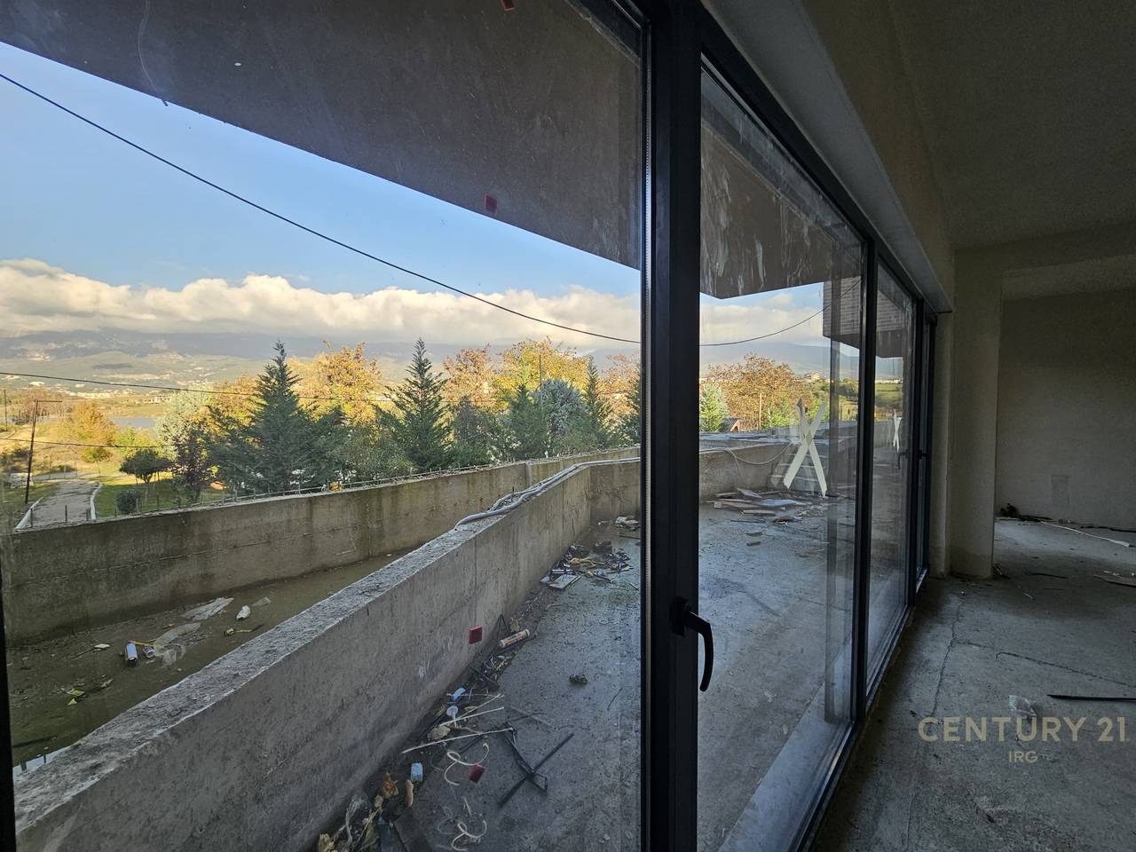 Vieni alla piscina della Swan Lake Residence!