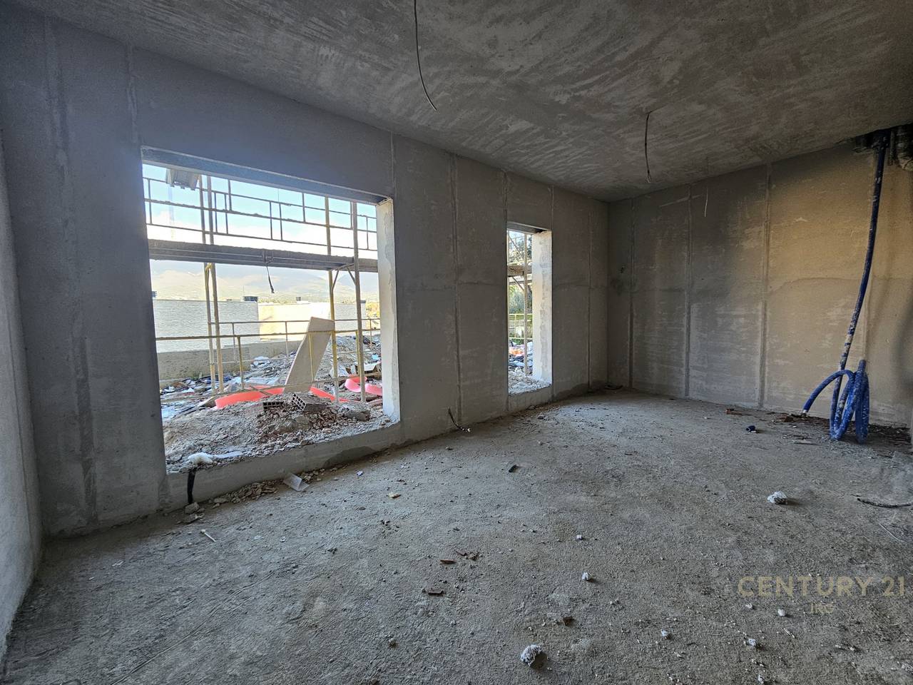 Duplex with courtyard in Swan Lake Residence!