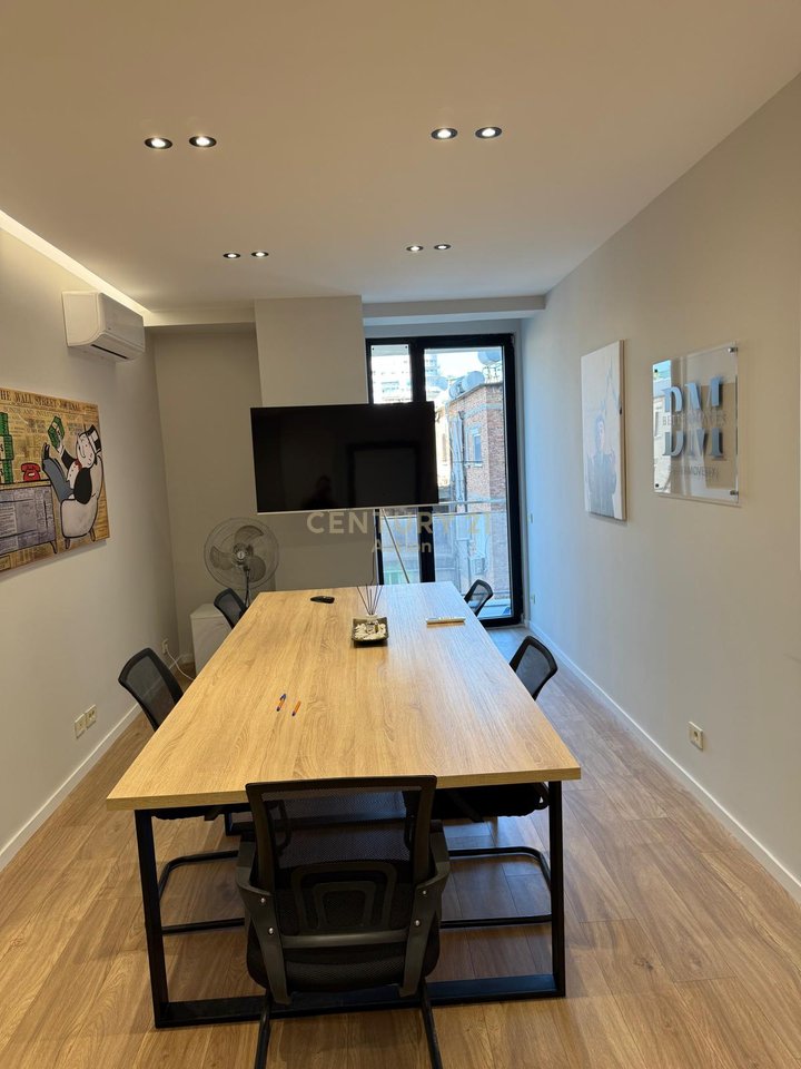 ZYRE PER QIRA ,RESIDENCA MINE PEZA!