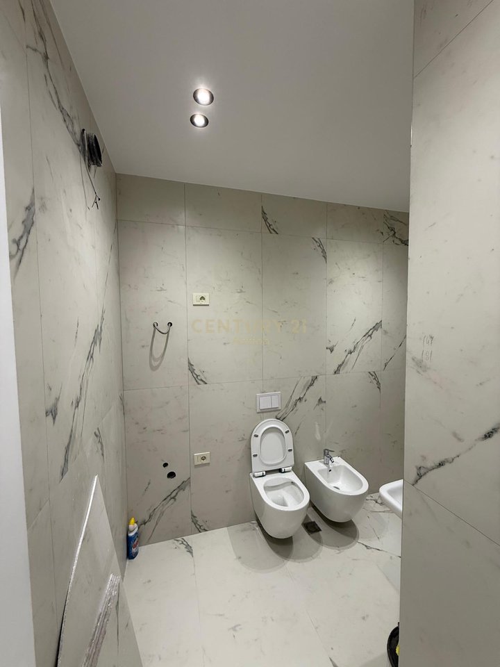 ZYRE PER QIRA ,RESIDENCA MINE PEZA!