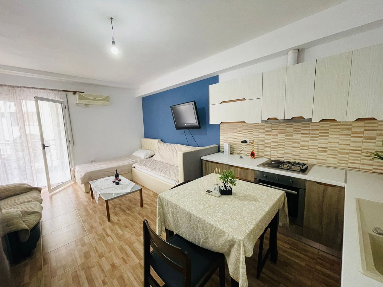 APARTAMENT 1+1 PER QIRA,NE LUNGOMARE!