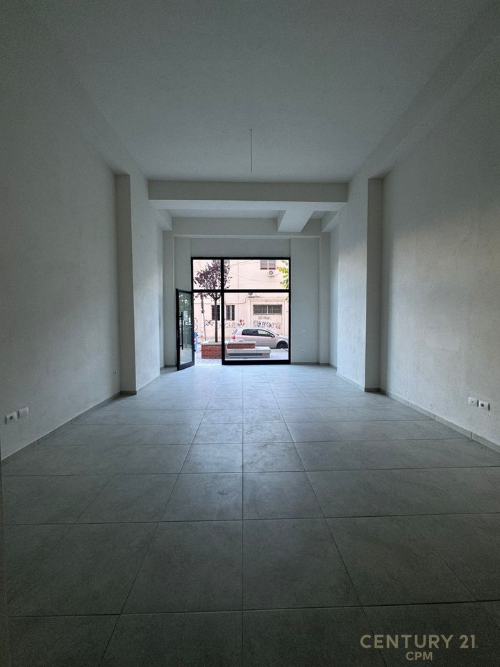 DYQAN BUZE RRUGE PER QIRA PERBALL AMERIKAN 3