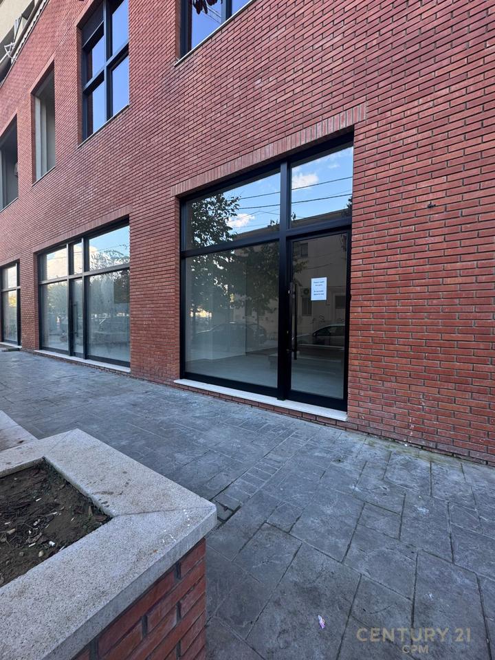 DYQAN BUZE RRUGE PER QIRA PERBALL AMERIKAN 3