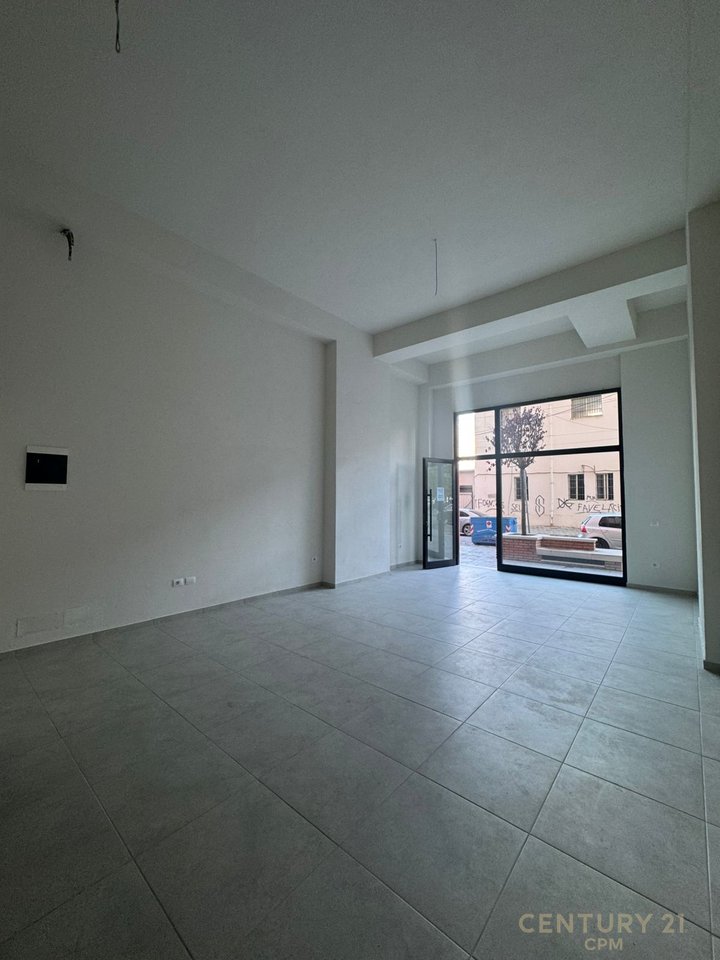 DYQAN BUZE RRUGE PER QIRA PERBALL AMERIKAN 3