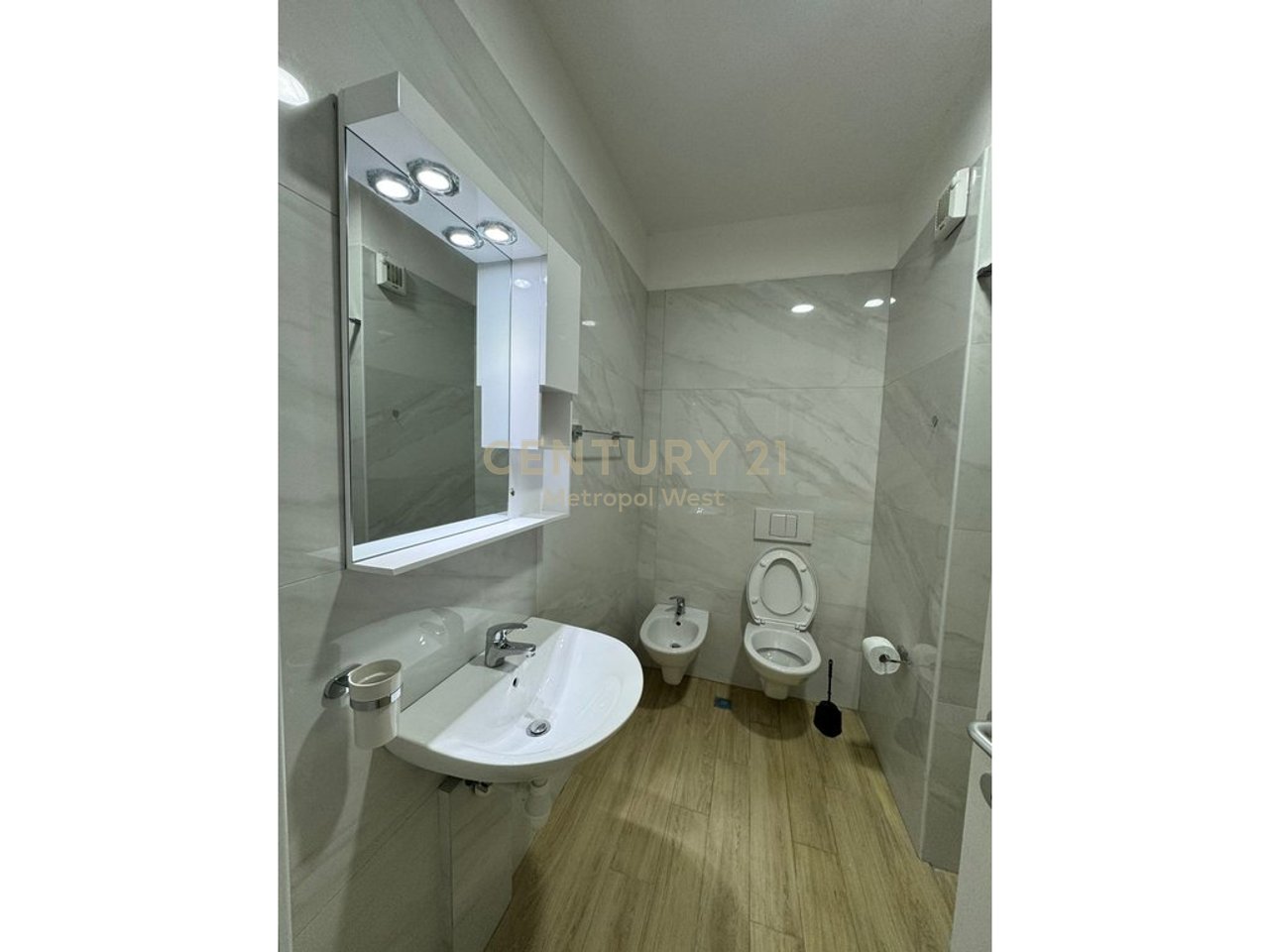 Apartament 1+1 me Qira –  Ish Tregu Elektrik, Tiranë