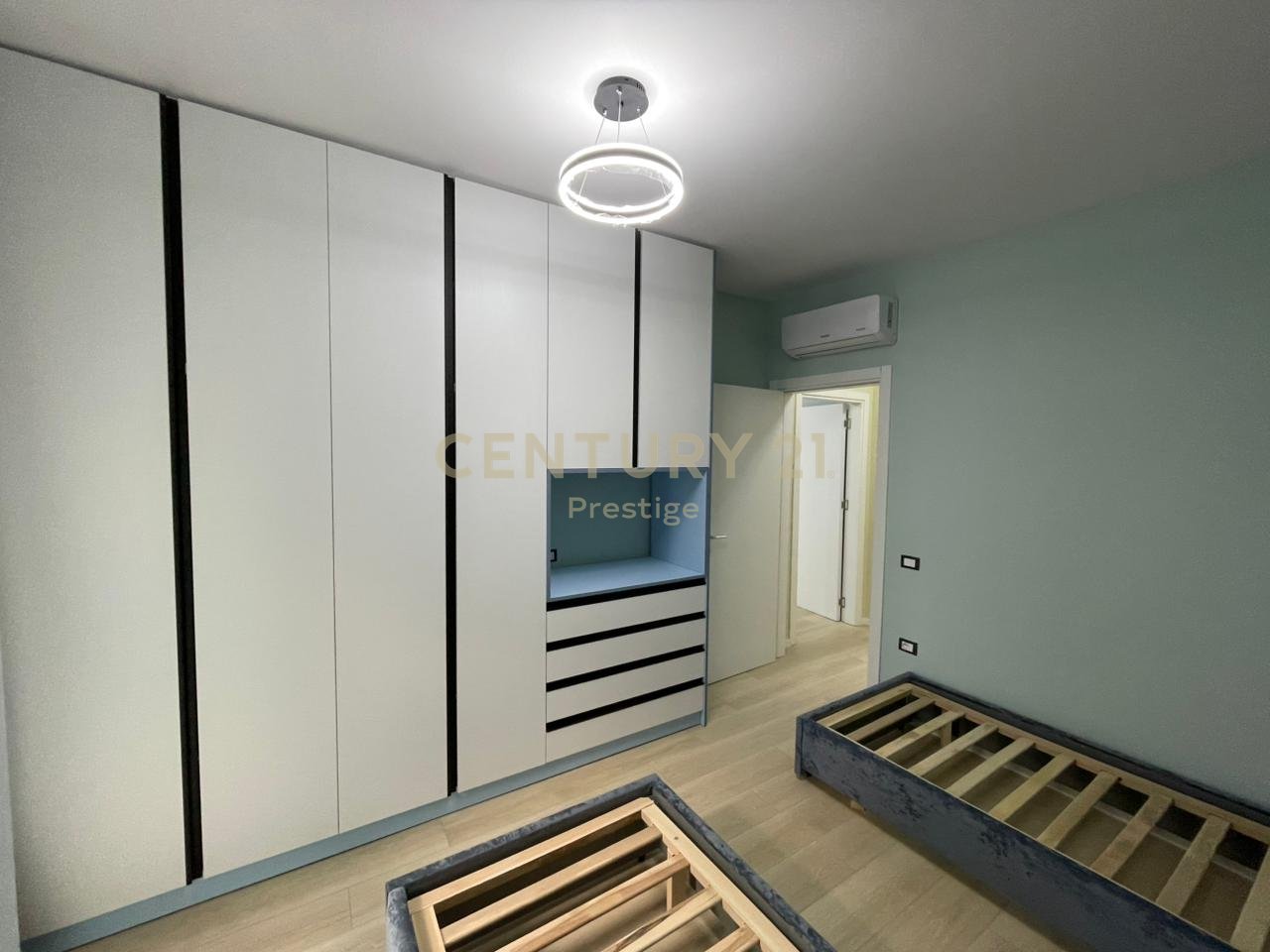 APARTAMENT 2+1+2+ POST PARKIMI ME QIRA, LIQENI I THATE, TIRANE!