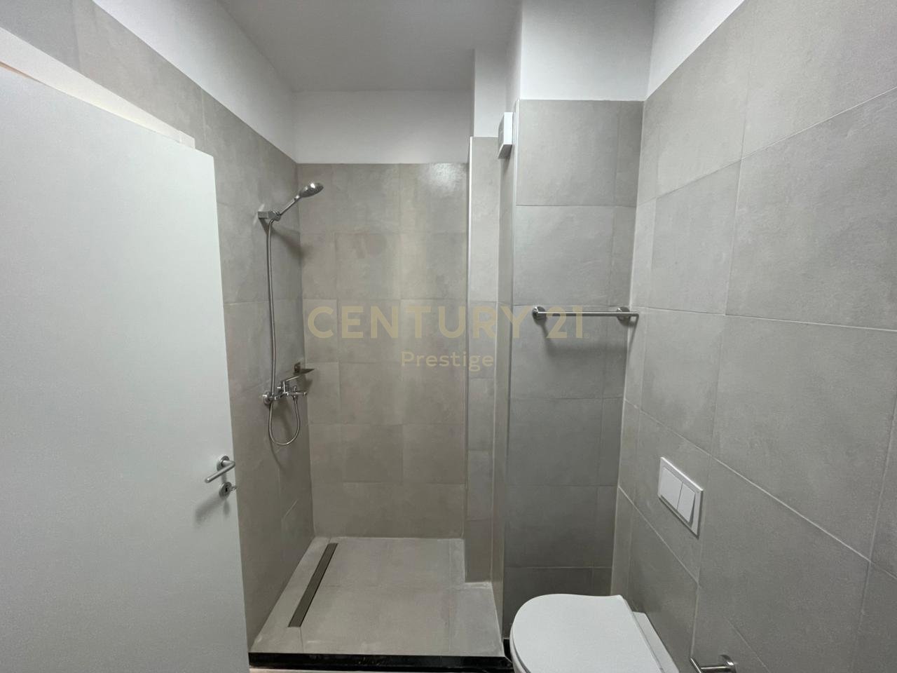 APARTAMENT 2+1+2+ POST PARKIMI ME QIRA, LIQENI I THATE, TIRANE!