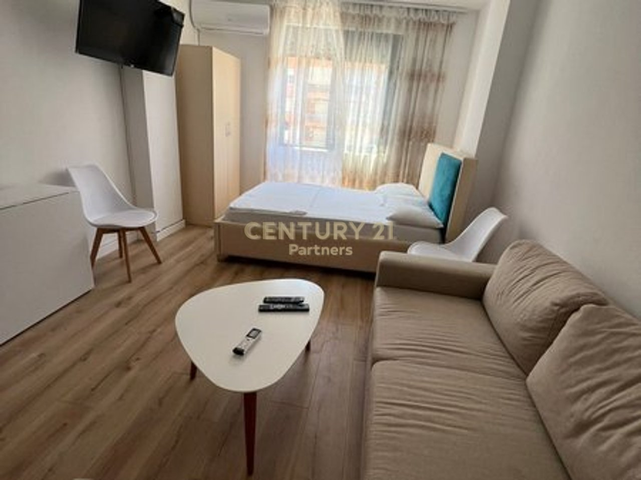 JAPIM ME QIRA GARSONIERE PRANE GRAND BLUE FAFA, GOLEM