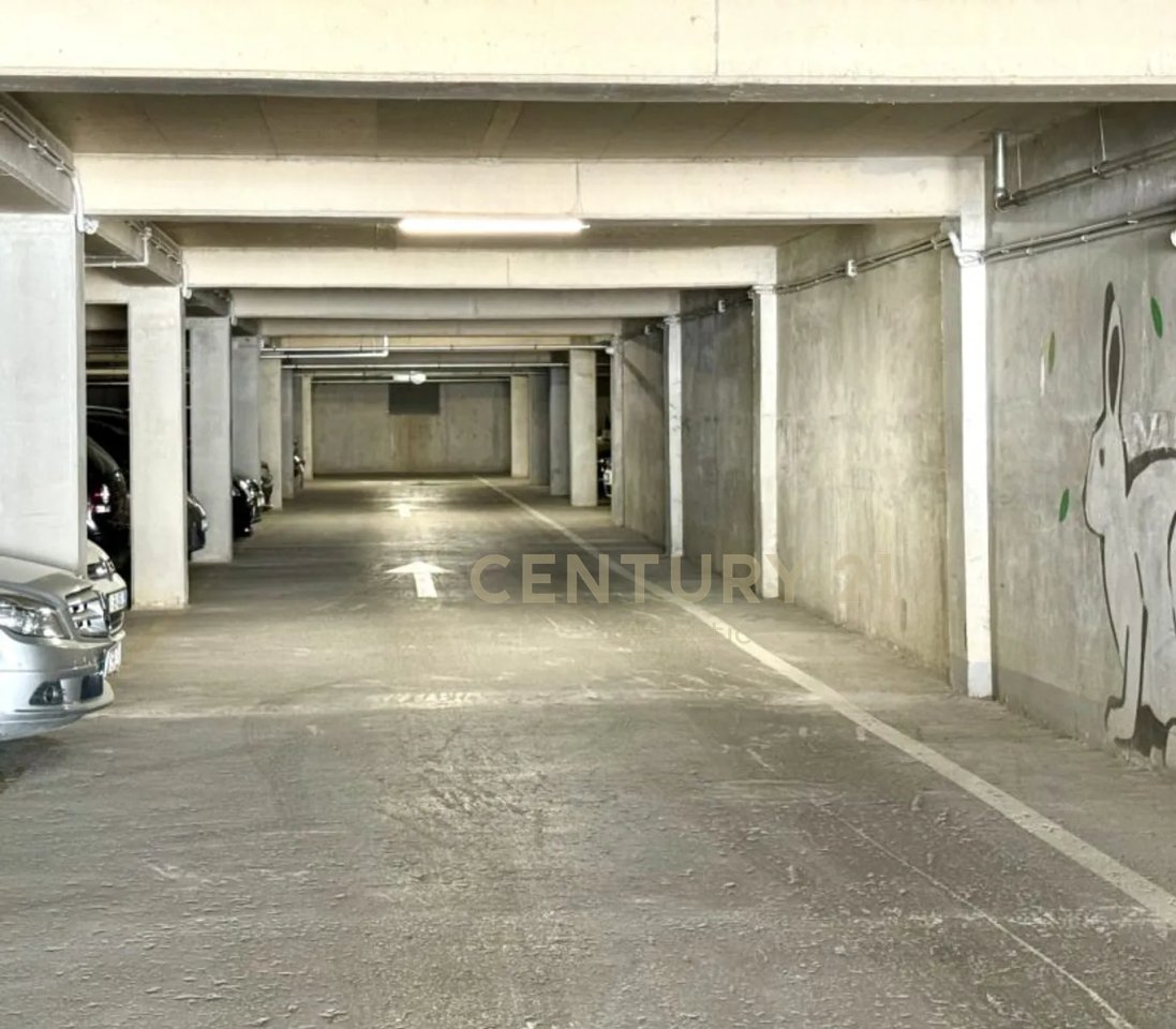 Garage at Shkëmbi I Kavajës, Durrës