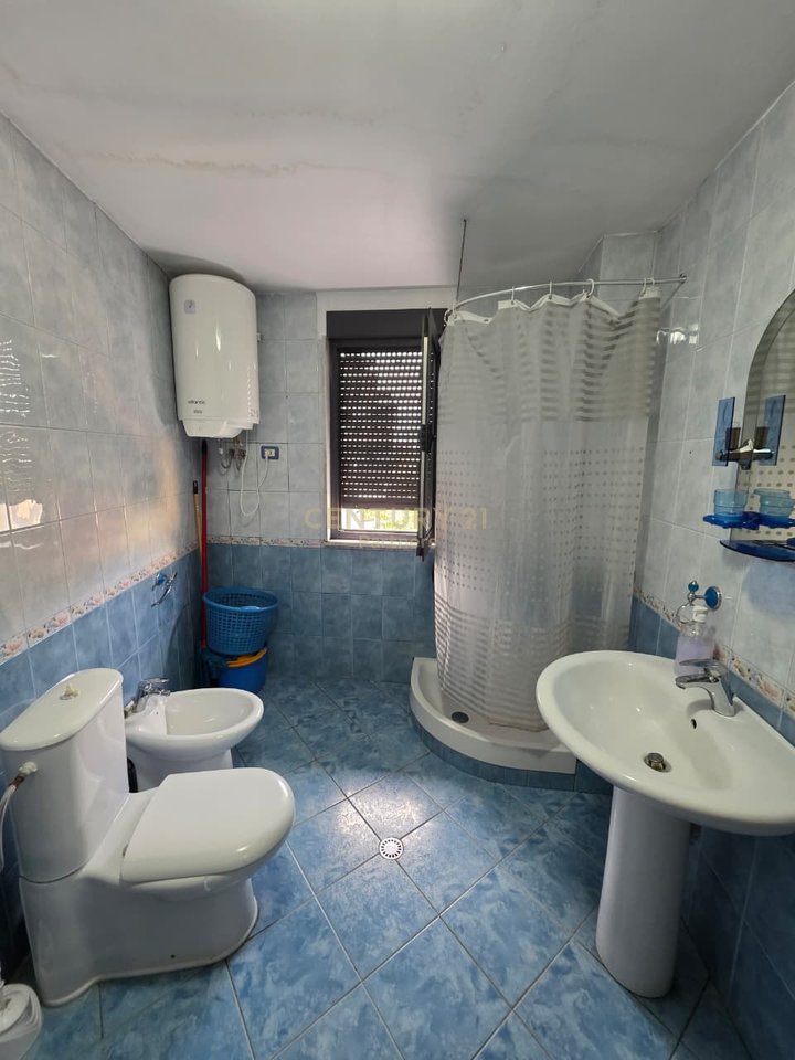 APPARTAMENTO 2+1 + POSTO AUTO IN AFFITTO VICINO A 'OCCHIO DI TIRANA', CENTRO