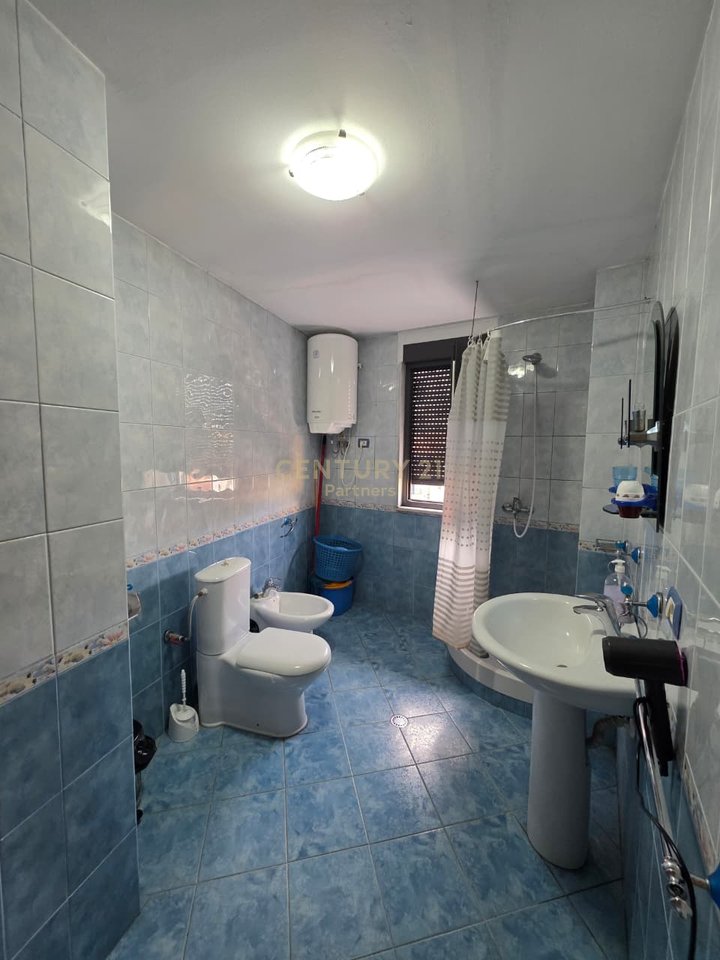 APPARTAMENTO 2+1 + POSTO AUTO IN AFFITTO VICINO A 'OCCHIO DI TIRANA', CENTRO