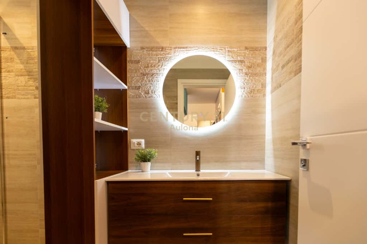 Apartament Ekskluziv në Vlorë: Një Shtëpi Ëndrrash me Tarrace Panoramike 120 m²