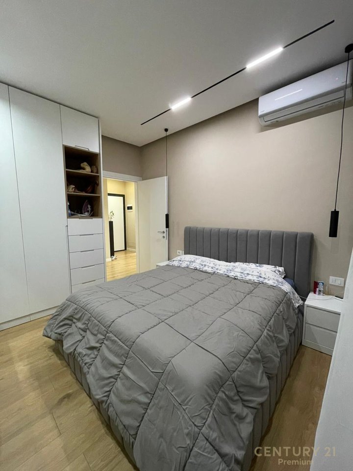 Jepet me qira apartament 1+1 me depo në Golden Park 3!