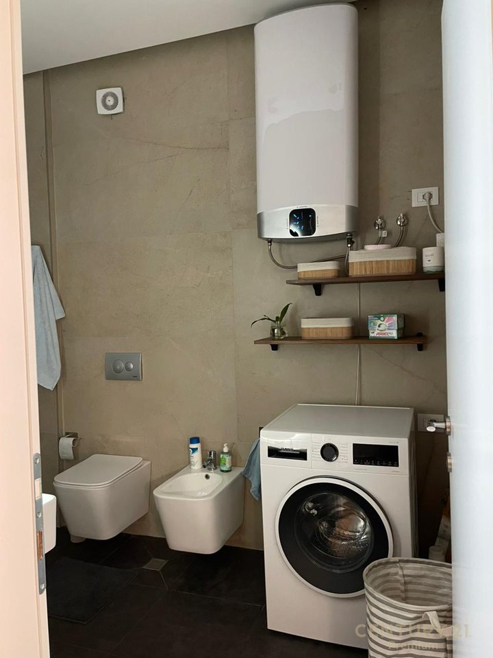 Jepet me qira apartament 1+1 me depo në Golden Park 3!