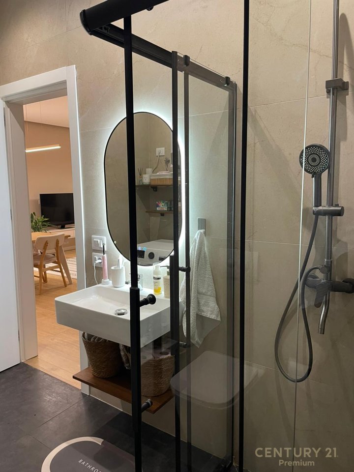 Jepet me qira apartament 1+1 me depo në Golden Park 3!