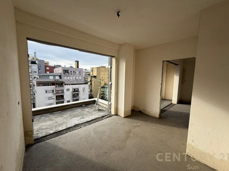 SHITET APARTAMENT 2+1+2 NE PAZARIN E RI