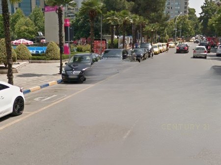 Dyqan dublex për shitje në zonën e Taiwan-it!