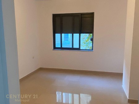 JAPIM ME QIRA APARTAMENT 2+1+2 PER ZYRE OSE BANIM PRANE QENDRES KRISTAL!