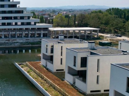 SHESIM GARSONIERE TEK TURQUOISE MARINA, GJIRI I LALEZIT