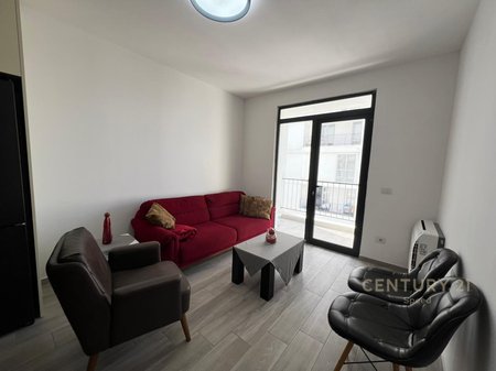 Apartament 1+1 ne rrugen 5 Maji per qira!