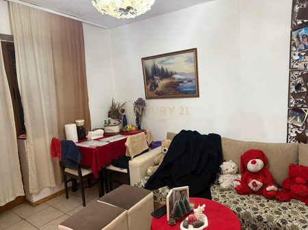 Shitet Apartament 1+1 te Mine Peza!