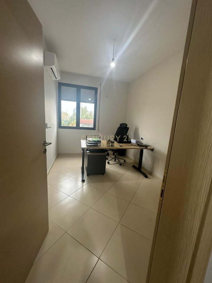 SHESIM APARTAMENT 3+1+2+ POST PARKIMI TE PERFSHIRE TEK STADIUMI DINAMO!