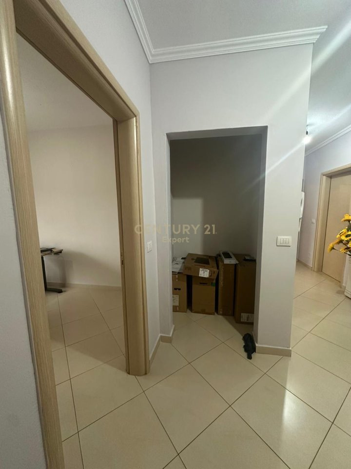 SHESIM APARTAMENT 3+1+2+ POST PARKIMI TE PERFSHIRE TEK STADIUMI DINAMO!