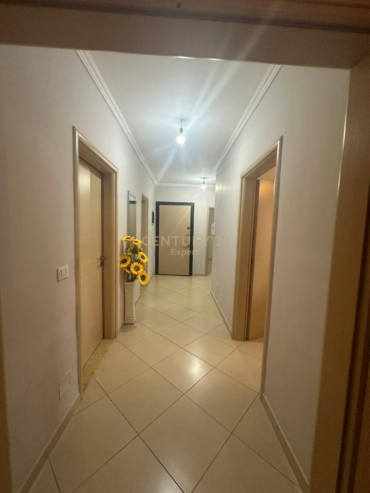 SHESIM APARTAMENT 3+1+2+ POST PARKIMI TE PERFSHIRE TEK STADIUMI DINAMO!