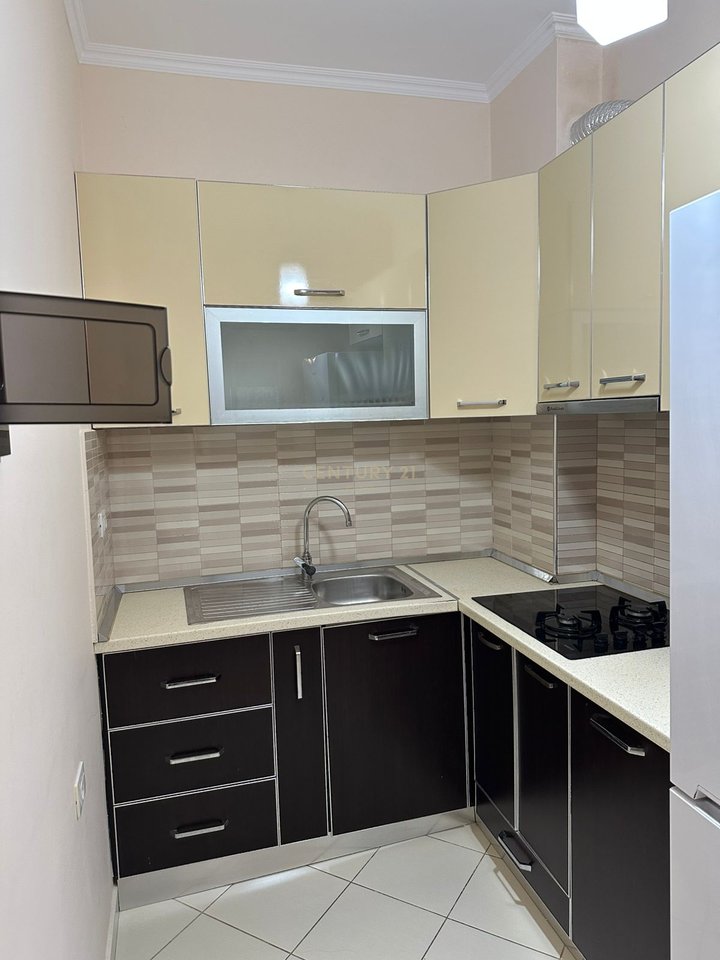 APARTAMENT 1+1 ME QIRA PRANE KONSULLATES ,NE LUNGOMARE!!!