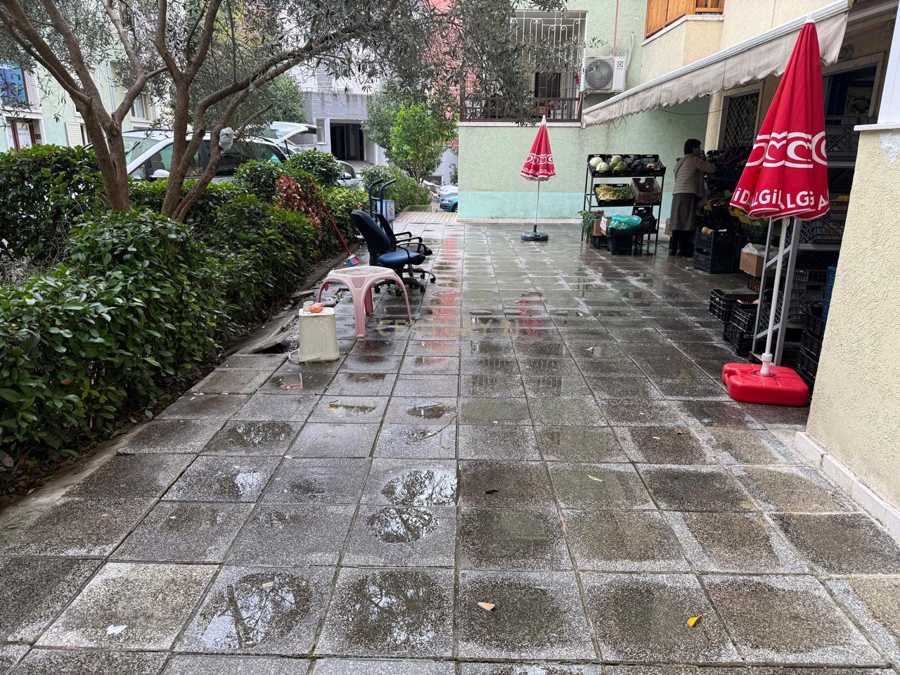 Jepet me qira dyqan 90 m² te Kopshti Botanik, Tiranë!!