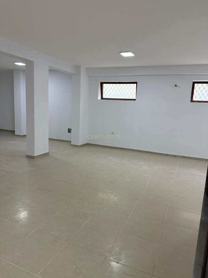Jepet me qira dyqan 90 m² te Kopshti Botanik, Tiranë!!