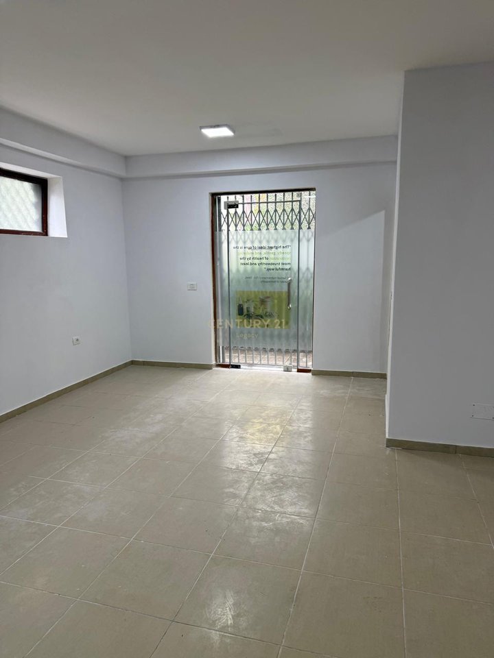 Jepet me qira dyqan 90 m² te Kopshti Botanik, Tiranë!!