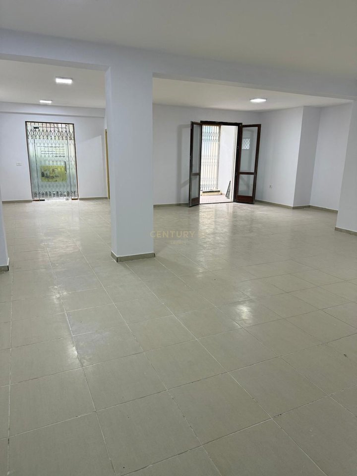 Jepet me qira dyqan 90 m² te Kopshti Botanik, Tiranë!!