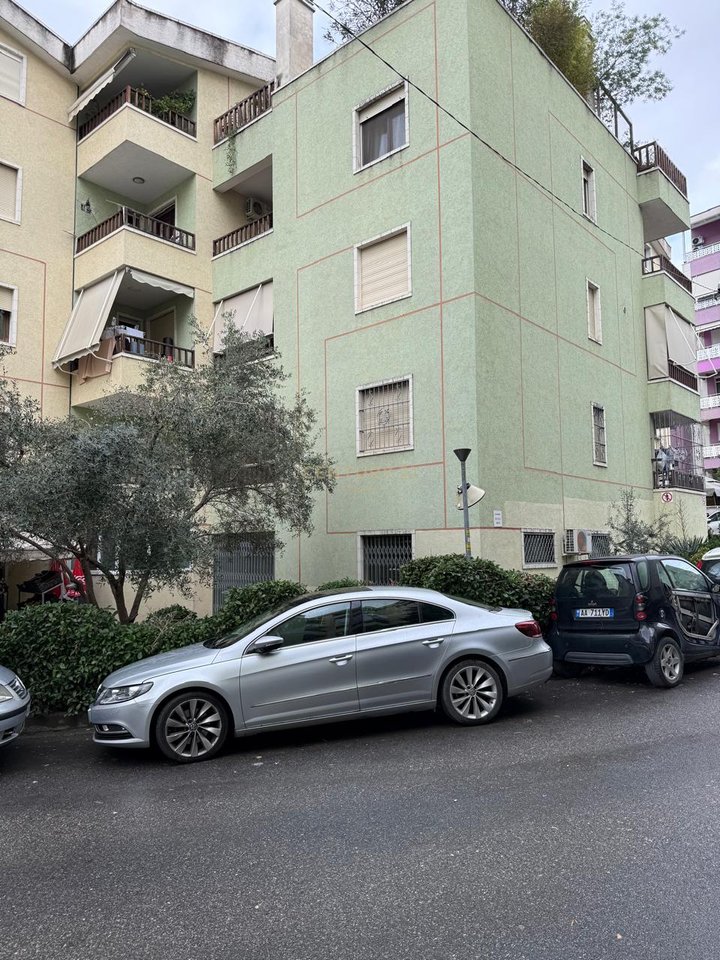 Jepet me qira dyqan 90 m² te Kopshti Botanik, Tiranë!!