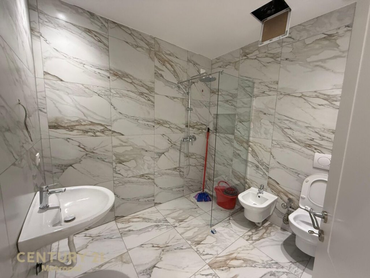 Appartamento con veranda in vendita a Lake View Residence, vicino a via Kosovareve!