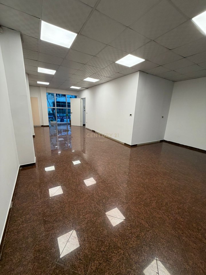 🏢 Jepet me Qera/Shitet Godinë 3-Katëshe në Myslym Shyri – Perfekte për Biznes!!