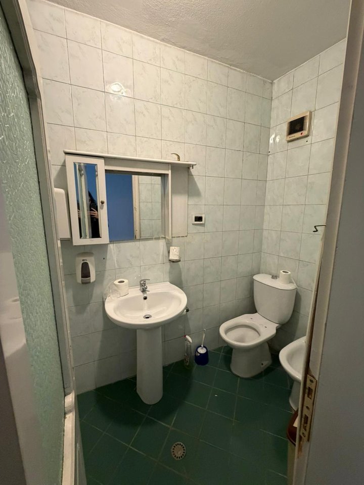 🏢 Jepet me Qera/Shitet Godinë 3-Katëshe në Myslym Shyri – Perfekte për Biznes!!