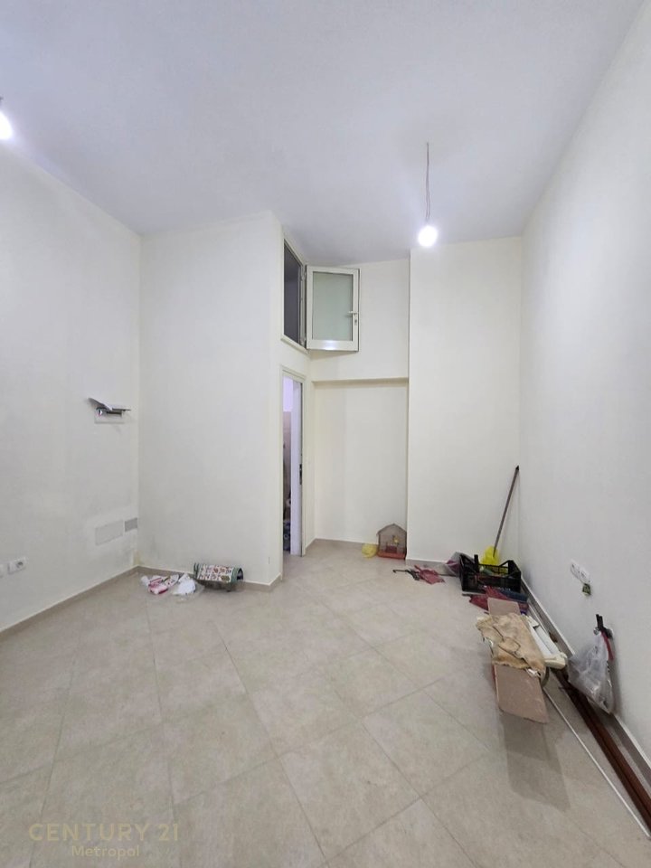 Jepet me qira ambient komercial ,Ish Tregu Elektrik