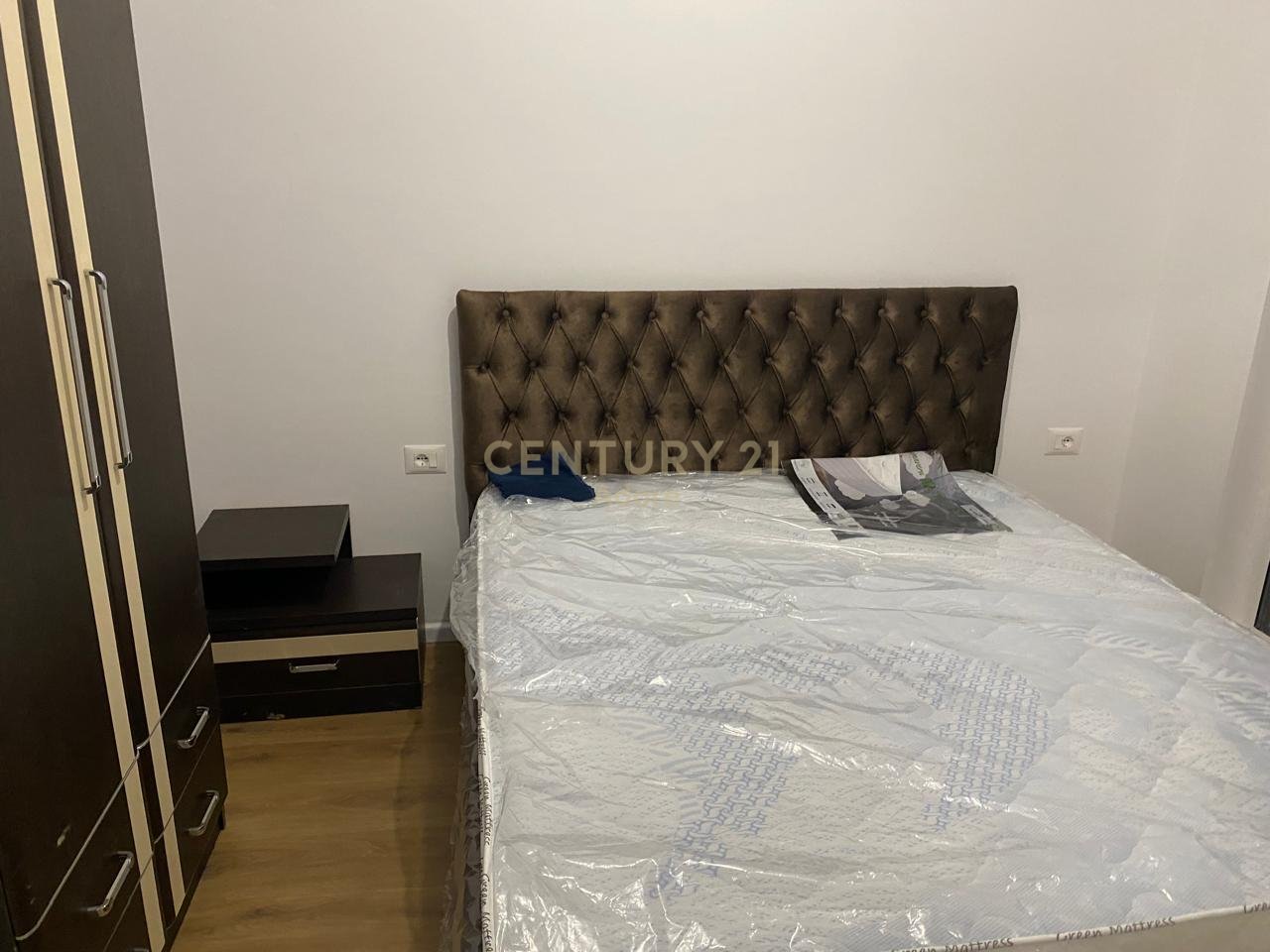 JEPET ME QIRA APARTAMENT 1+1 TEK KOPMLEKSI KADIU