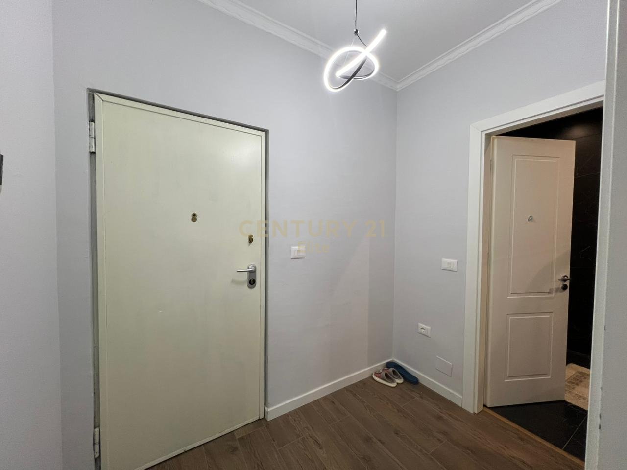 Qira, Apartment 1+1, Bllok