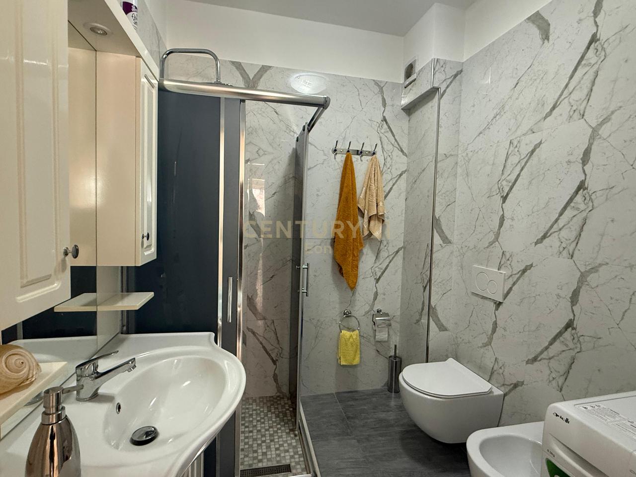 Jepet me Qira  Apartament 1+1 me Pamje Deti në Plazh, Durrës - 500€ | 70 m²