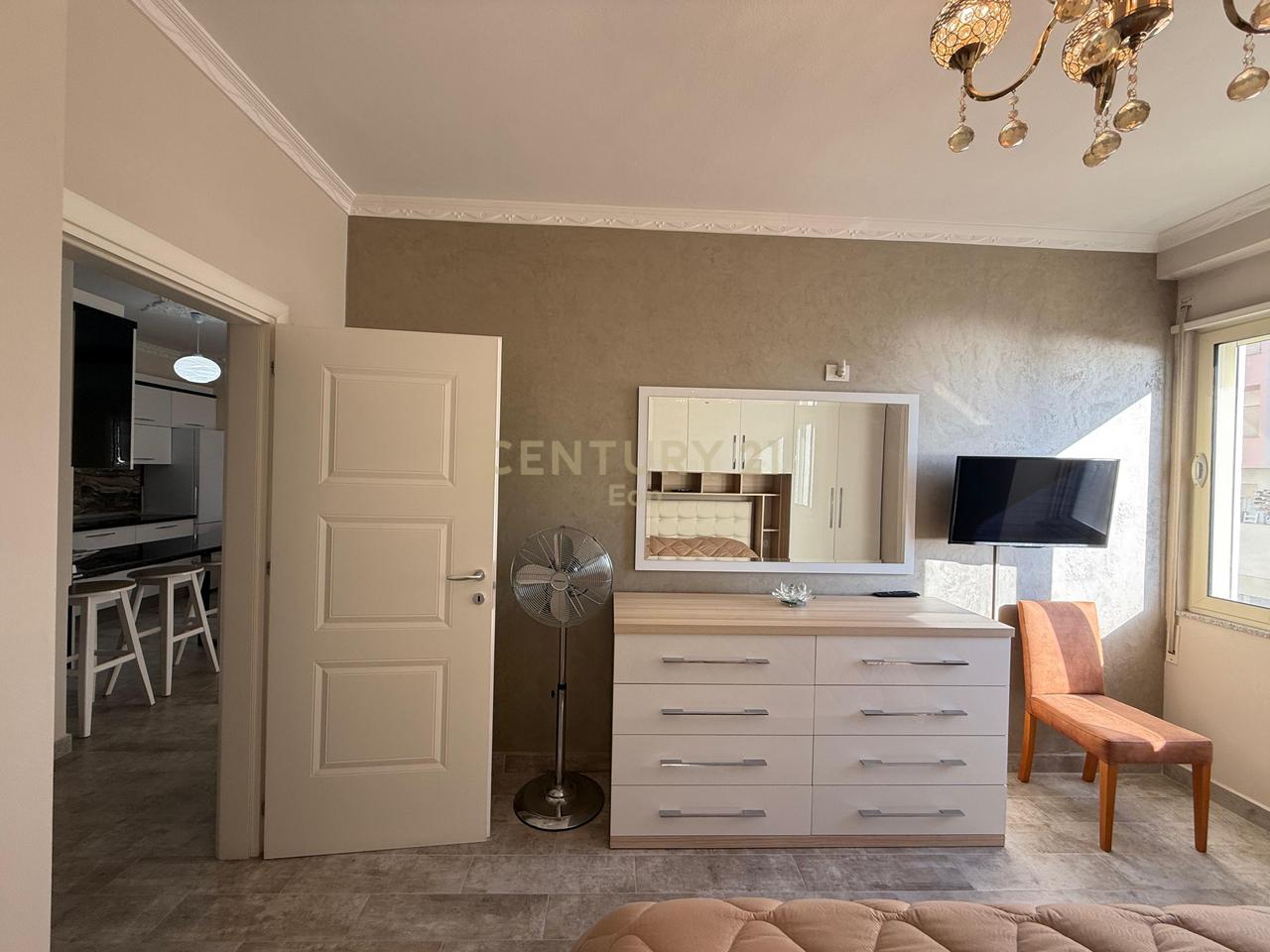 Jepet me Qira  Apartament 1+1 me Pamje Deti në Plazh, Durrës - 500€ | 70 m²