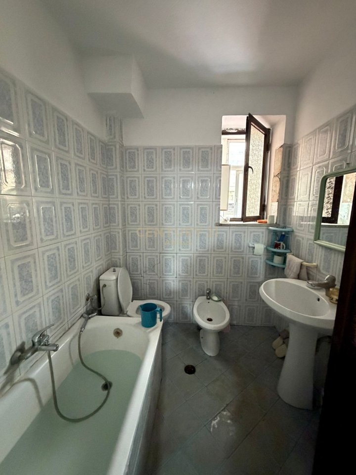 SHITET APARTAMENT 1+1 ME DY BALLKONE DHE DEPO PRANE KRISTAL CENTER