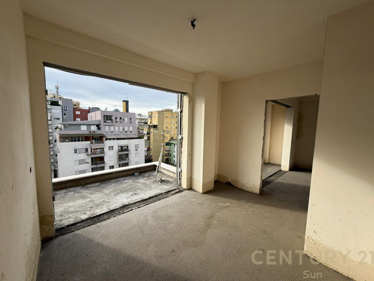 SHITET APARTAMENT 2+1+2 NE PAZARIN E RI