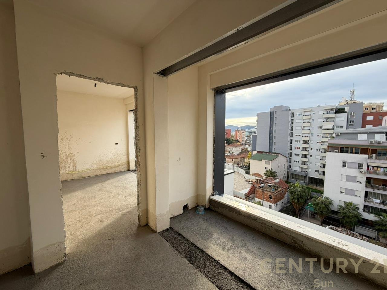 SHITET APARTAMENT 2+1+2 NE PAZARIN E RI
