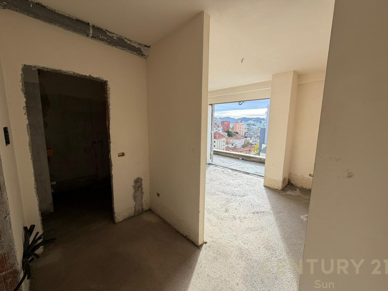 SHITET STUDIO NE PAZARIN E RI - MUNDESI E MIRE INVESTIMI